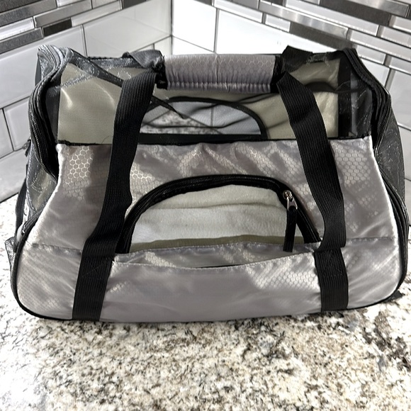 Spyder brand small dog carrier - Picture 4 of 8